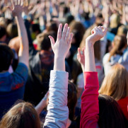 ചെറിയനാട് , ശ്രീ ബാലസുബ്രഹ്മണ്യ സ്വാമി ക്ഷേത്രം വക , തിരുവിതാംകൂർ ദേവസ്വത്തിൻ്റ കൈവശം ഉള്ള തിരുവാഭരണങ്ങളുടെ മാറ്റും തൂക്കവും പരിശോധിച്ച് വ്യാജ തിരുവാഭരണം അല്ല എന്ന് ഉറപ്പു വരുത്തുക.